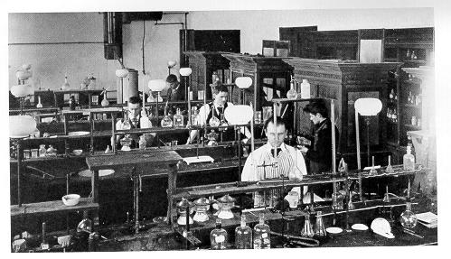 old black and white photograph of the Quantitative laboratory in the Chemistry and Physics Building 