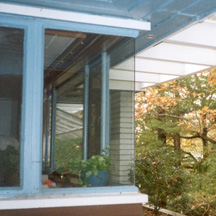 Example of Hallock use of frameless corner windows